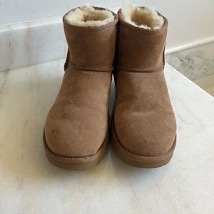 Woman’s size 9 UGGs